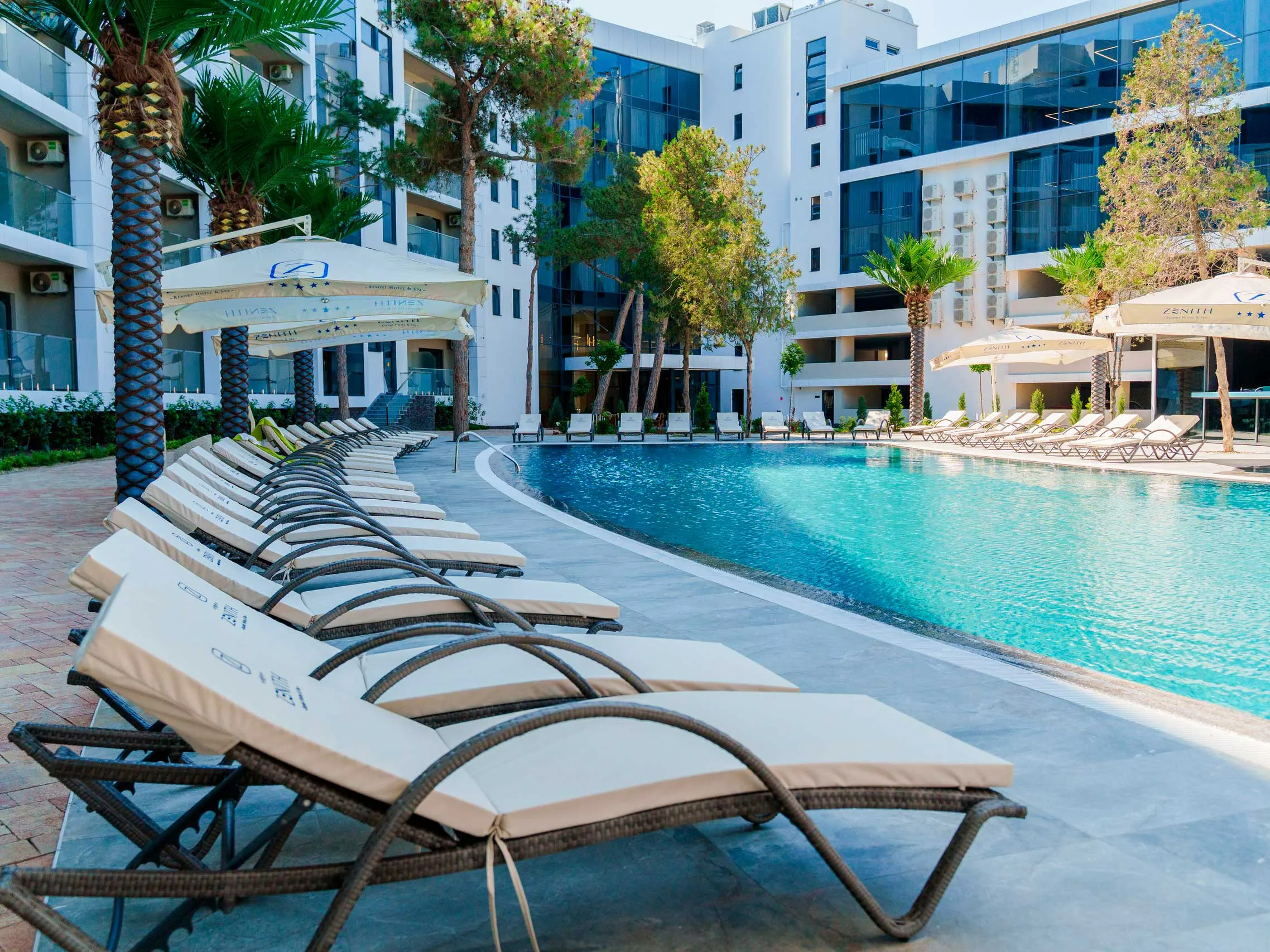 ZENITH Resort Hotel & SPA �����